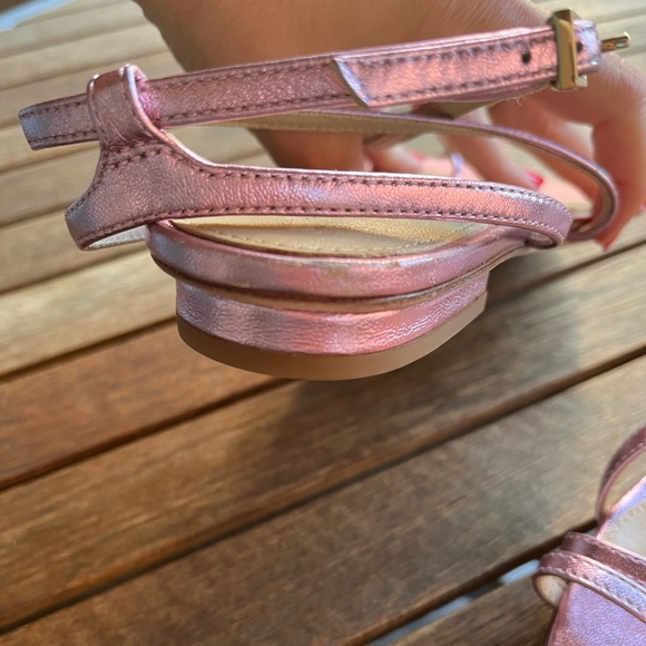 Via Spiga | V-calandre City Flat Sandals - Picture 6 of 7